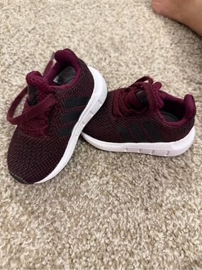 Adidas Swift Run I Toddler Size 4K Burgundy Black Knit Sneakers EUC